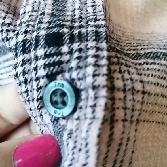 Aritzia TNA Plaid Brushed Flannel Button Up 90s Pink and Black Small - Picture 10 of 15